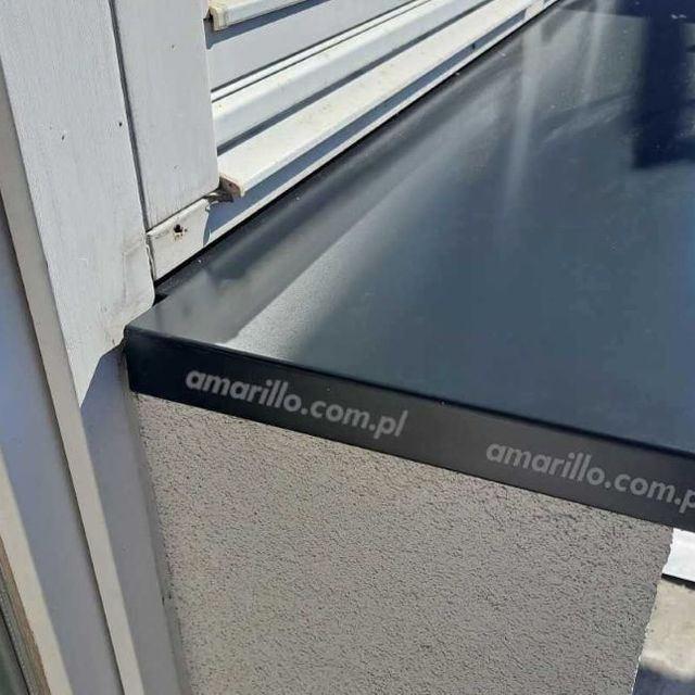 Aluminiowy parapet balkonowy antracyt